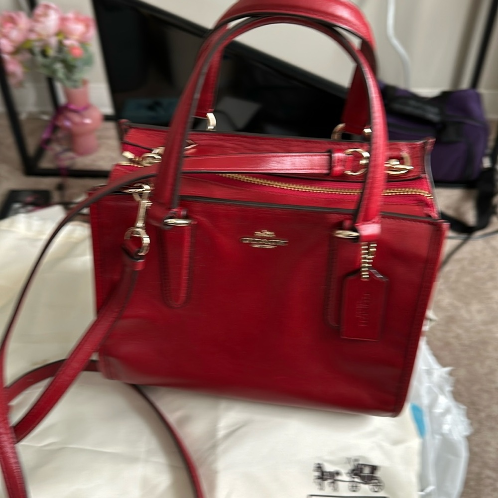 Coach  cross-body purse in great condition